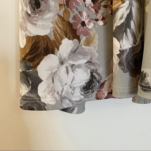 Grey flowered dress - Picture 6 of 7